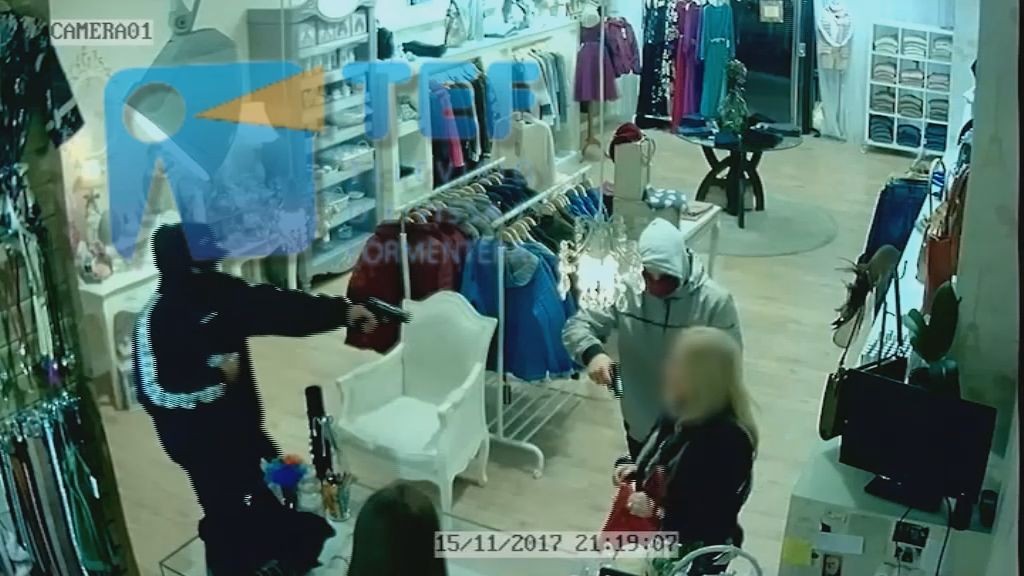 14/12 [Vídeo Primícia] Detinguts per entrar a punta de pistola a una botiga de Vila